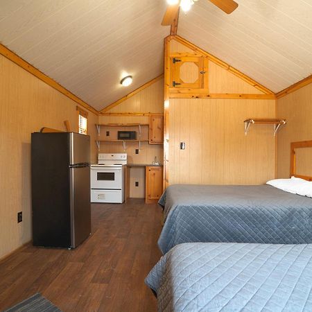 Grand Eagle Ford Lodge & Rv Park Tilden Eksteriør bilde
