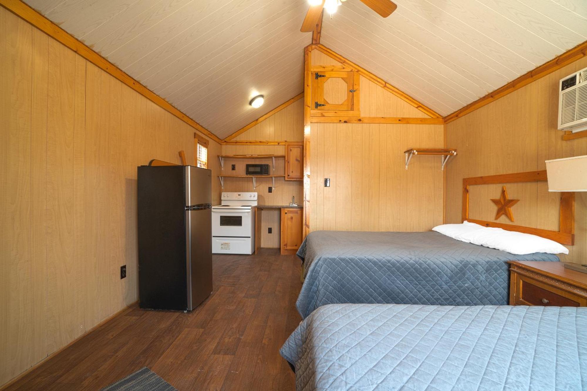 Grand Eagle Ford Lodge & Rv Park Tilden Eksteriør bilde