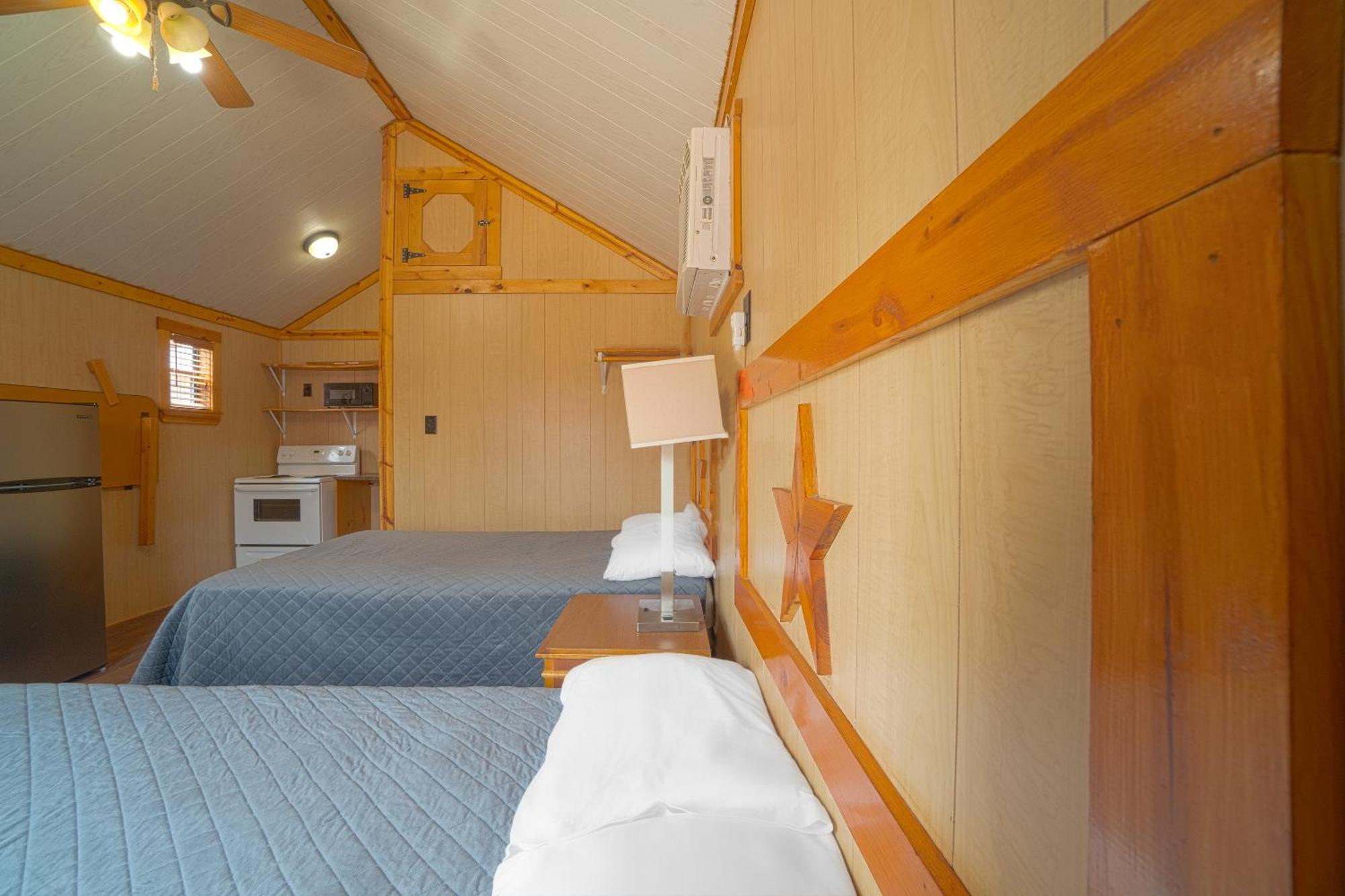 Grand Eagle Ford Lodge & Rv Park Tilden Eksteriør bilde