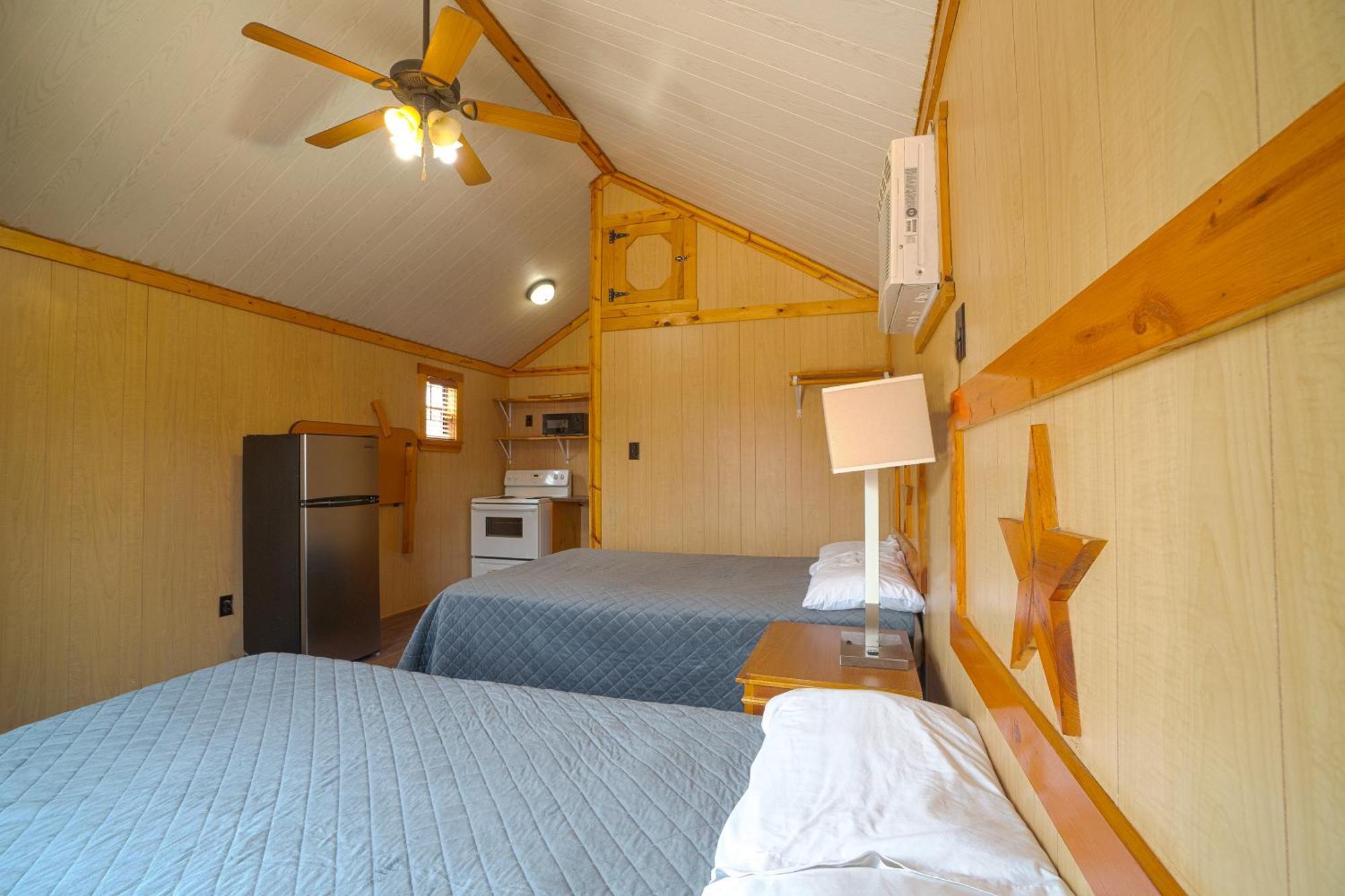 Grand Eagle Ford Lodge & Rv Park Tilden Eksteriør bilde