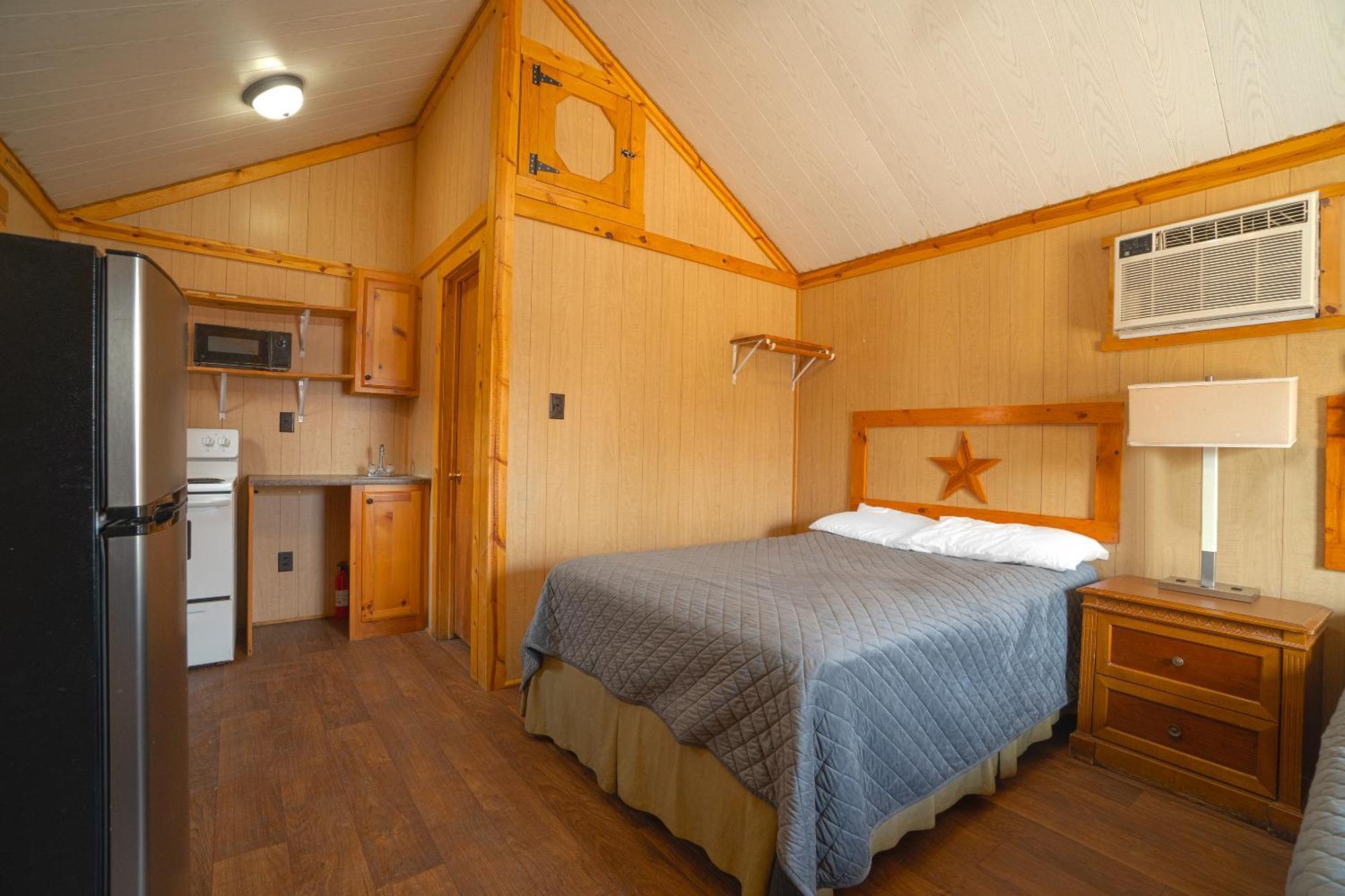 Grand Eagle Ford Lodge & Rv Park Tilden Eksteriør bilde