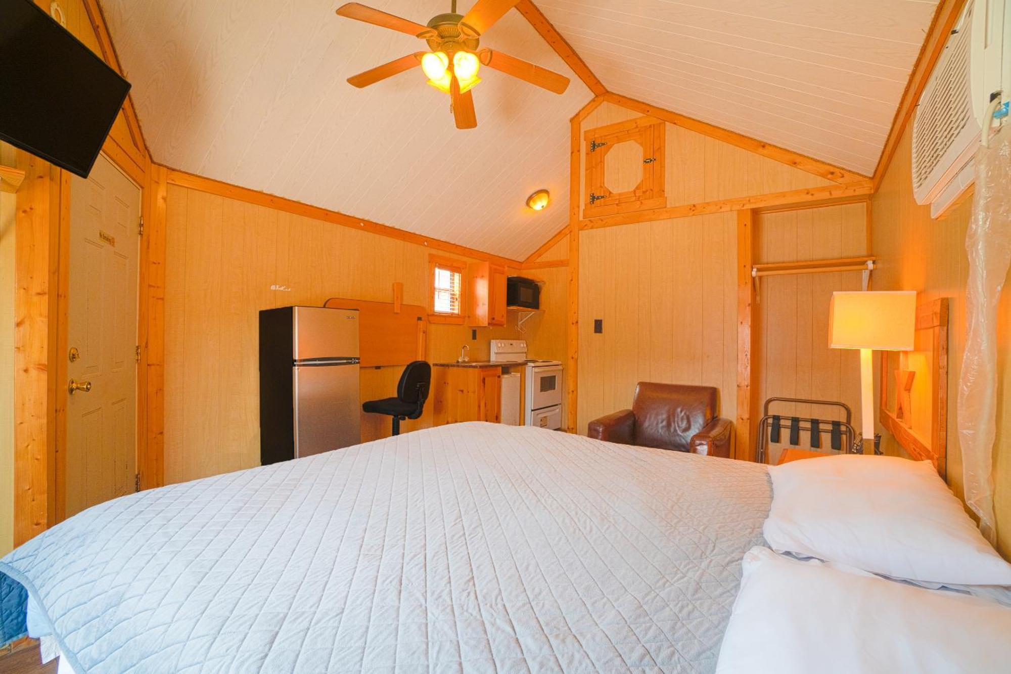 Grand Eagle Ford Lodge & Rv Park Tilden Eksteriør bilde