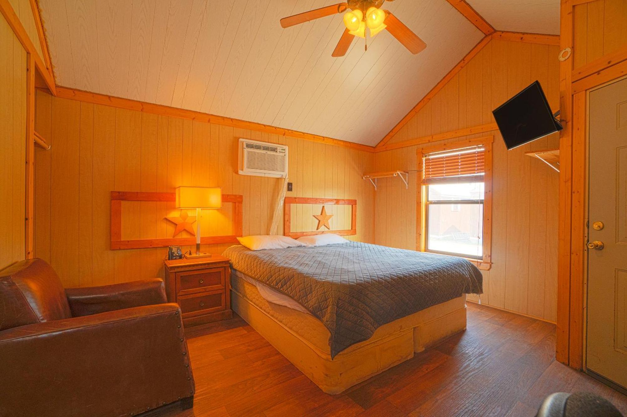 Grand Eagle Ford Lodge & Rv Park Tilden Eksteriør bilde