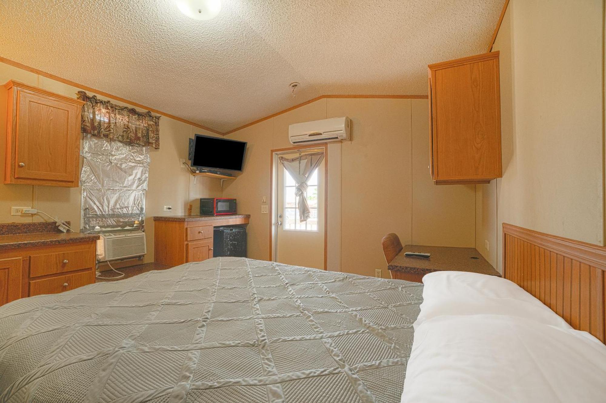 Grand Eagle Ford Lodge & Rv Park Tilden Eksteriør bilde