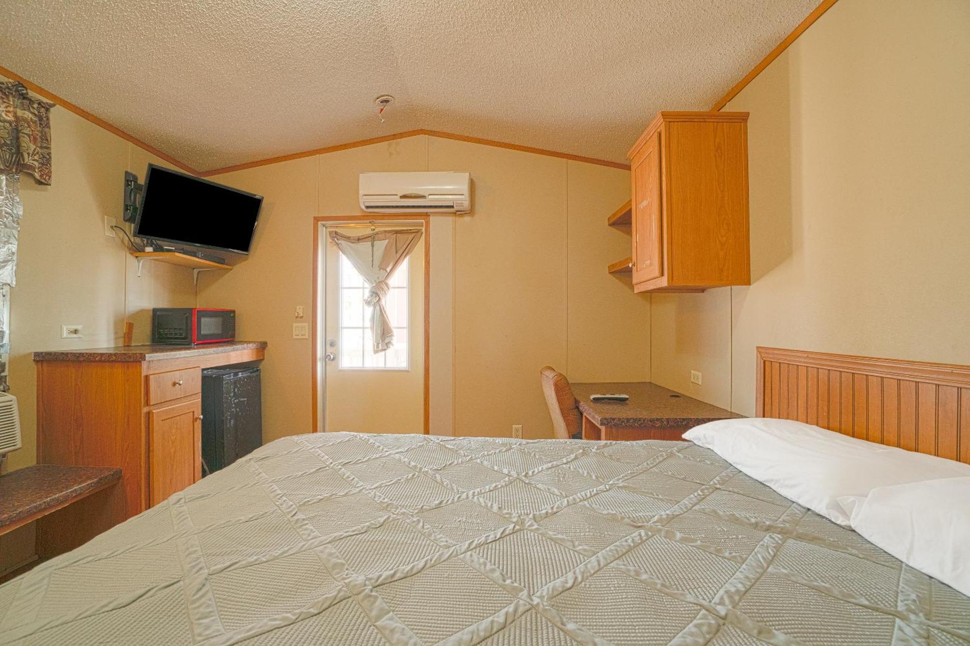 Grand Eagle Ford Lodge & Rv Park Tilden Eksteriør bilde